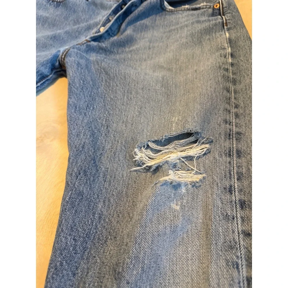 Levis 501 Original Fit Jeans Mens 34x30 Medium Wash Distressed Button Fly Mexico